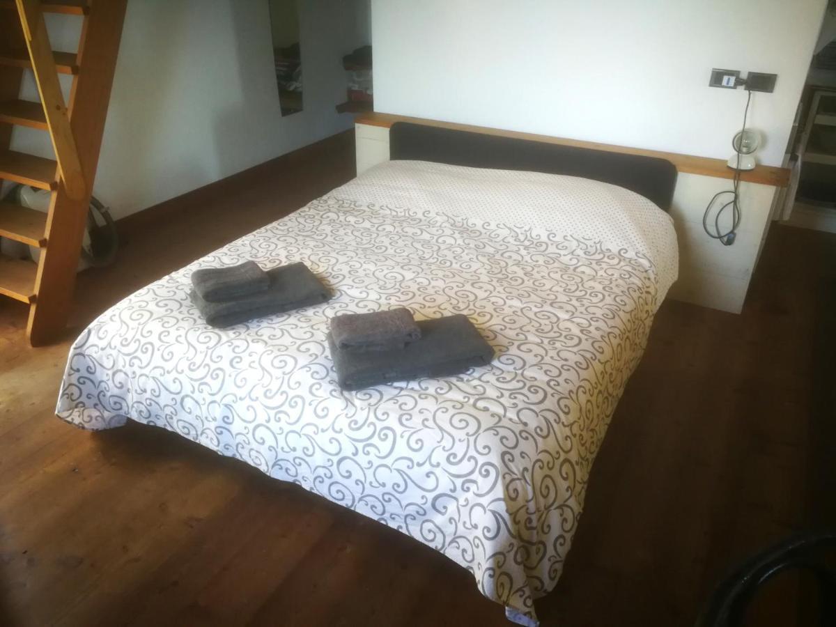 Cottage La Torre Del Pittore โบนัสโซลา ภายนอก รูปภาพ