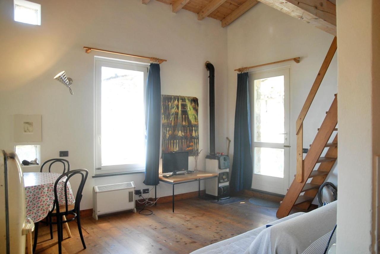 Cottage La Torre Del Pittore โบนัสโซลา ภายนอก รูปภาพ