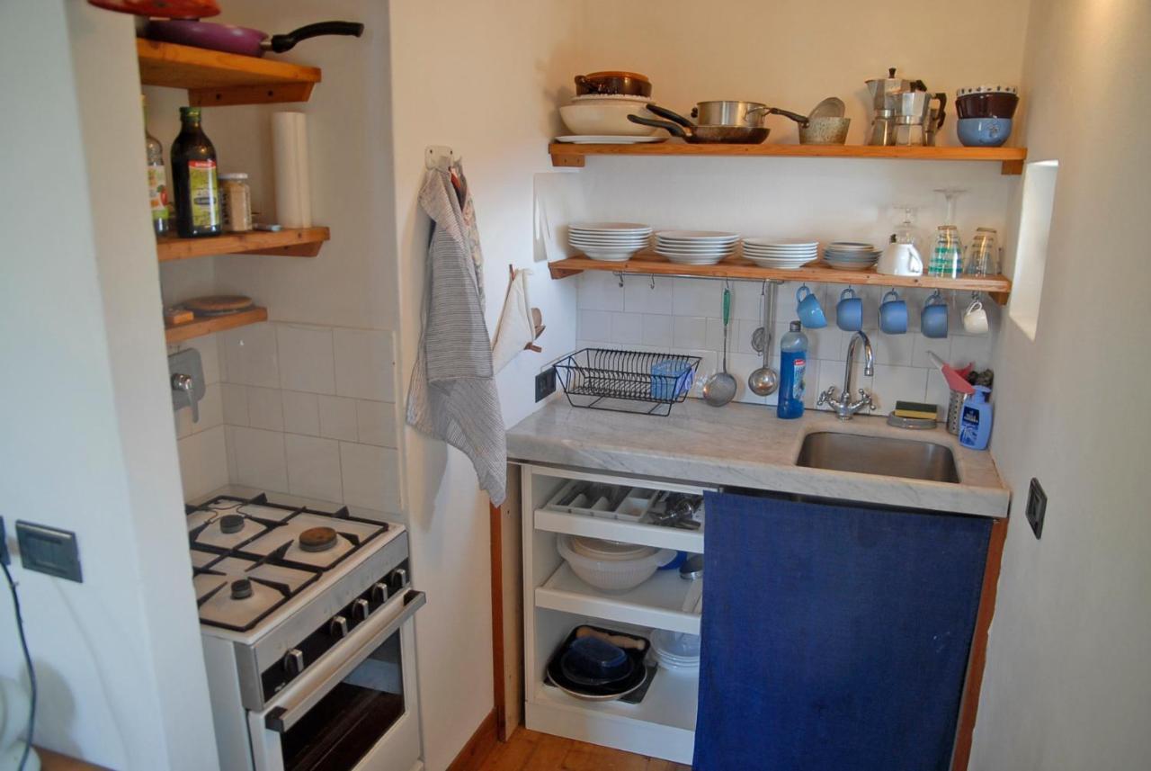 Cottage La Torre Del Pittore โบนัสโซลา ภายนอก รูปภาพ